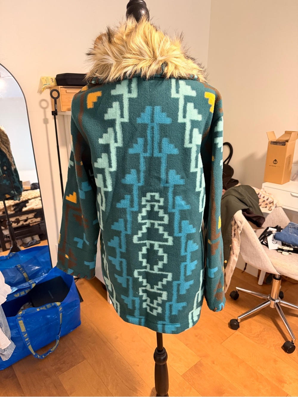 Tasha Polizzi Southwestern Print Blanket Jullian Jacket with Faux Fur - Picture 5 of 7